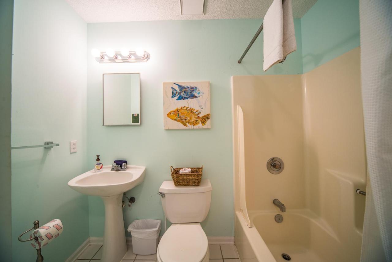 Salty Shack Unit C - Salty Shack - Dog Friendly Home - Across From The Beach - Central Location! Folly Beach Esterno foto
